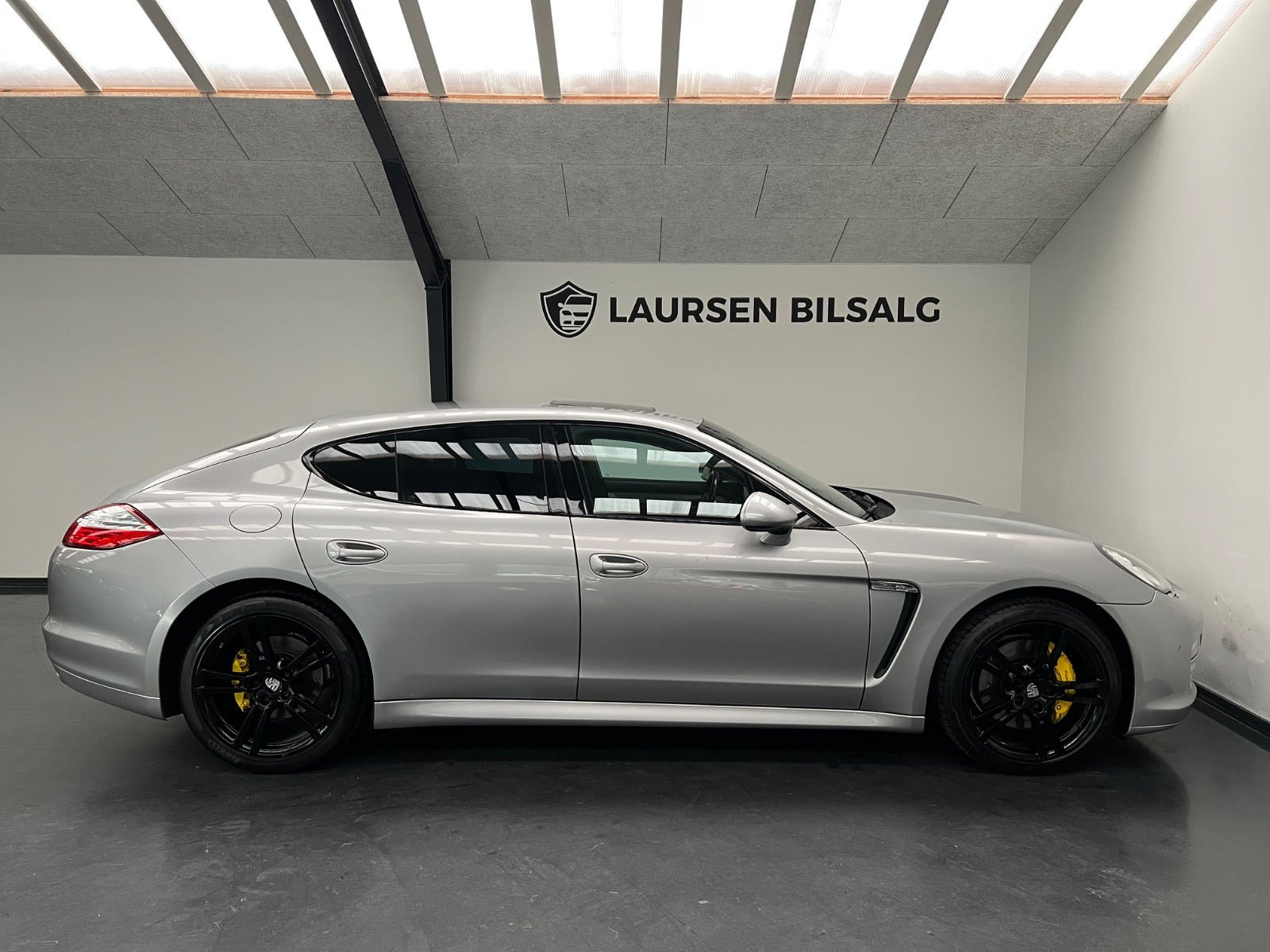 Sølv Porsche Panamera 4S fra 2010