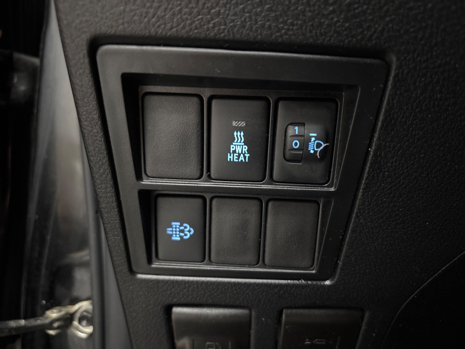 Sort Toyota HiLux fra 2021