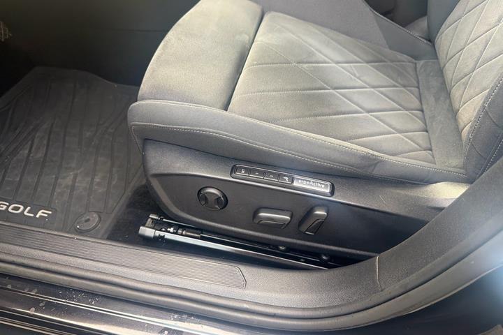 Sort VW Golf VIII fra 2021