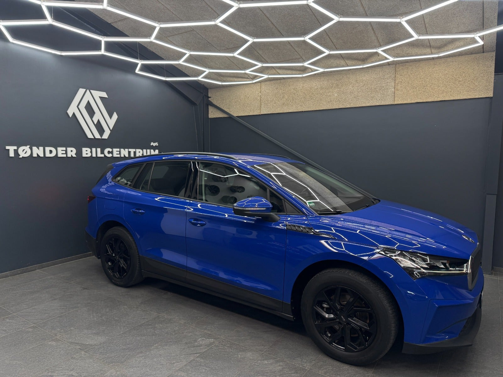 Blå Skoda Enyaq fra 2023