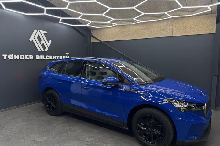 Blå Skoda Enyaq fra 2023
