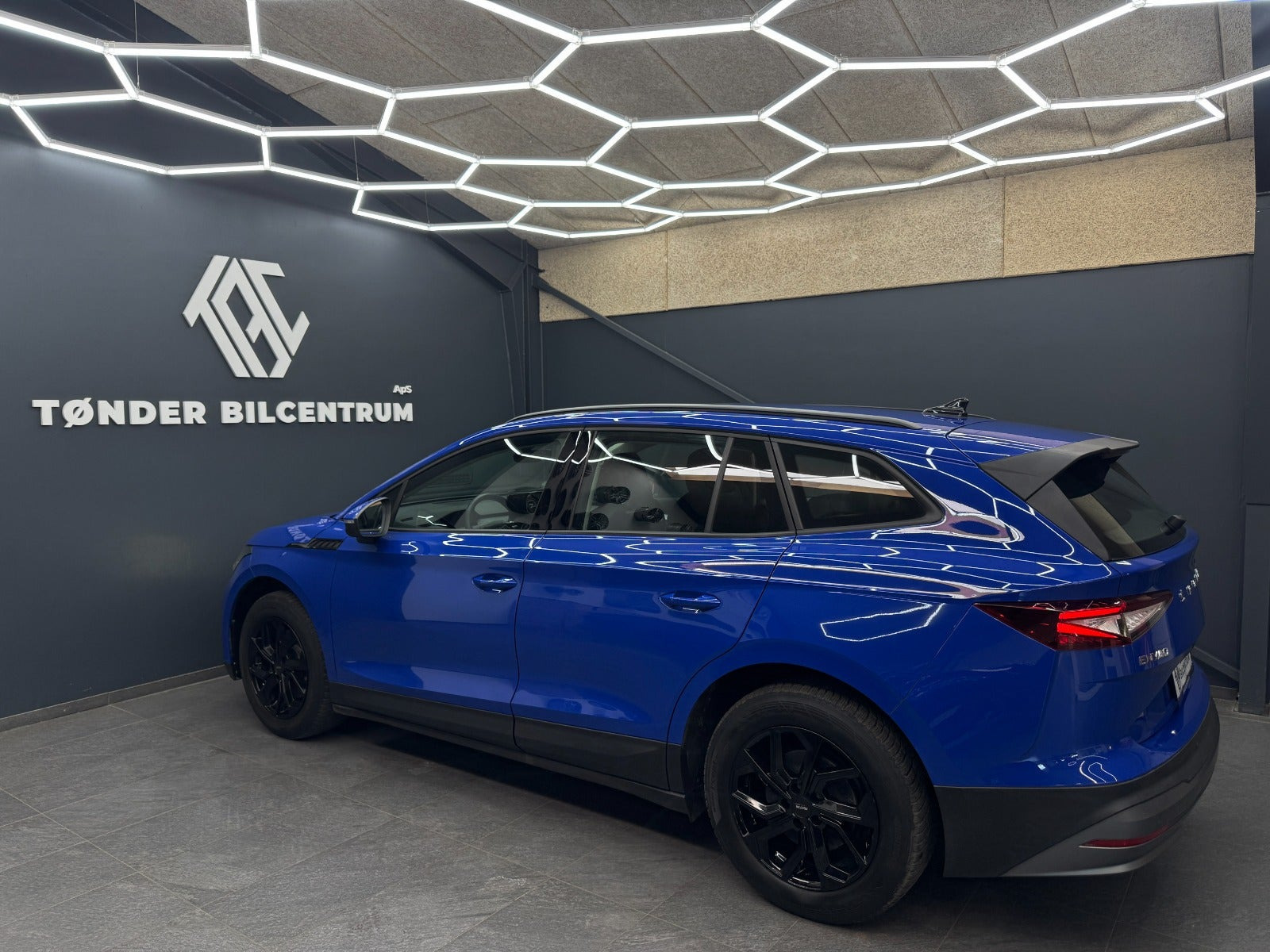 Blå Skoda Enyaq fra 2023