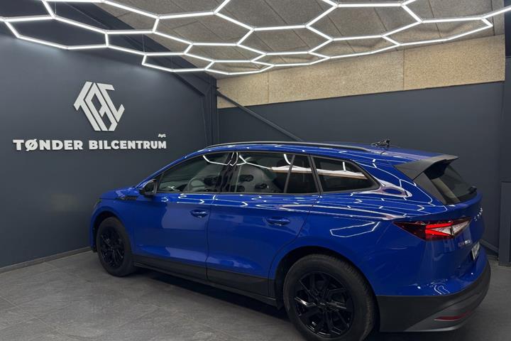 Blå Skoda Enyaq fra 2023