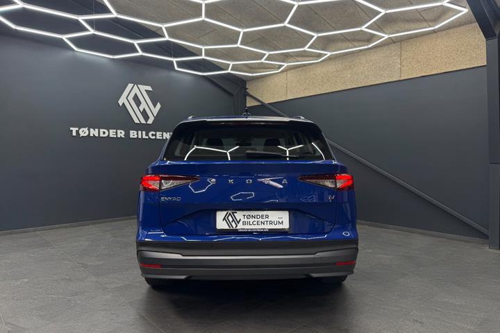 Blå Skoda Enyaq fra 2023