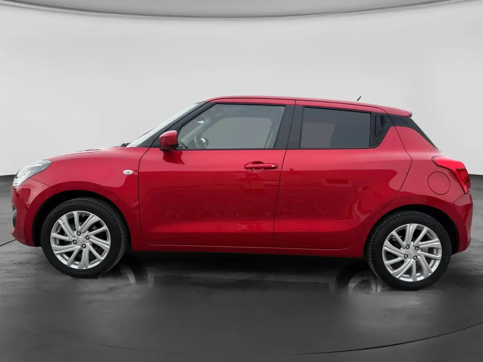 Rød Suzuki Swift fra 2020
