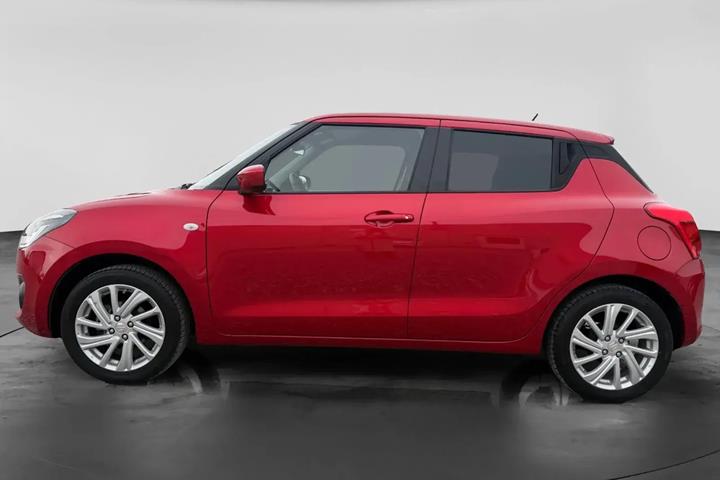 Rød Suzuki Swift fra 2020