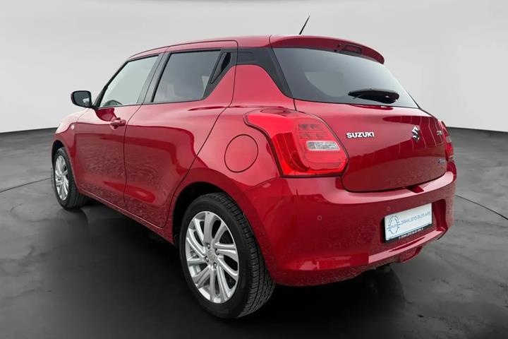 Rød Suzuki Swift fra 2020