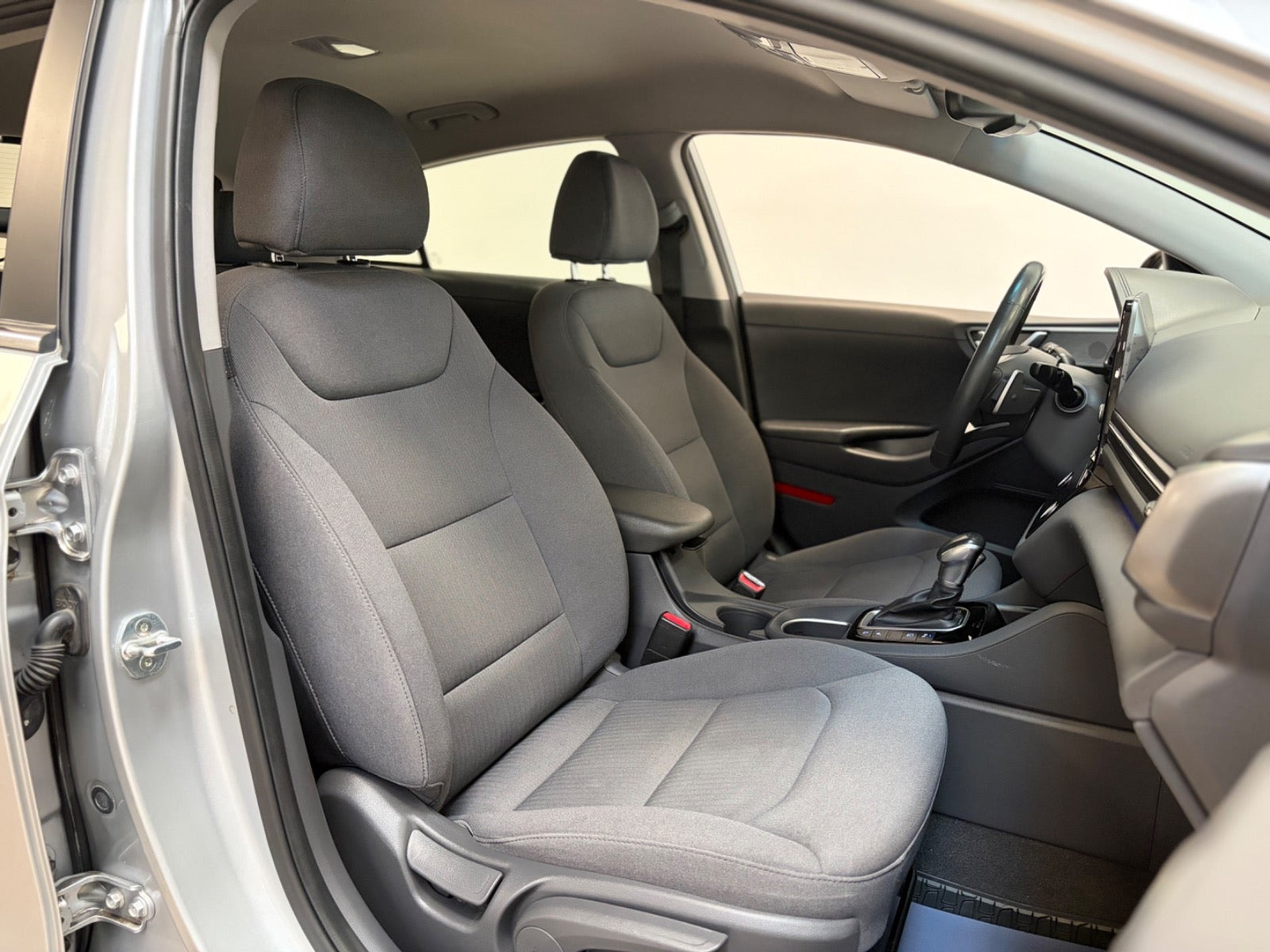 Sølv Hyundai Ioniq fra 2020