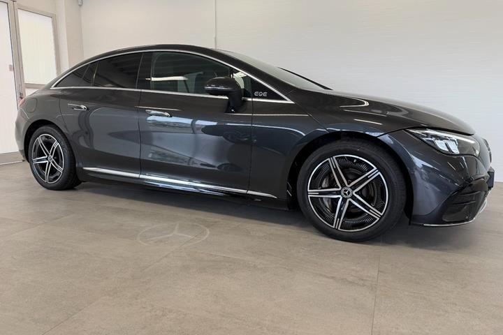 Grå Mercedes EQE350 fra 2023