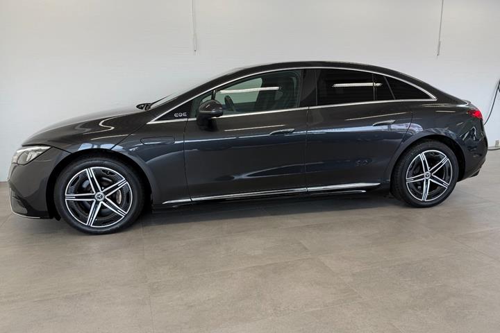 Grå Mercedes EQE350 fra 2023