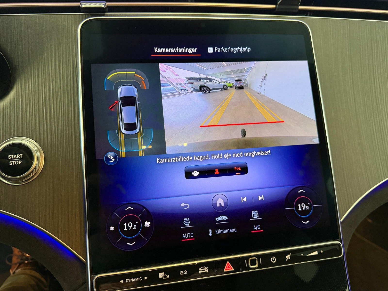 Grå Mercedes EQE350 fra 2023