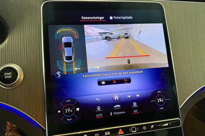 Grå Mercedes EQE350 fra 2023