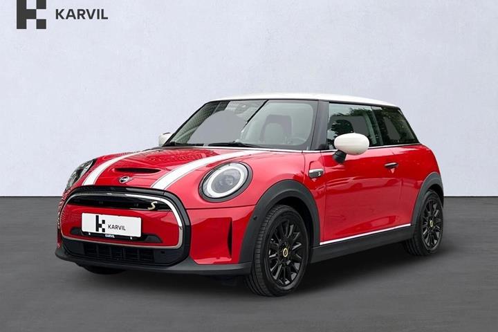 Rød Mini Cooper SE fra 2022 set udefra
