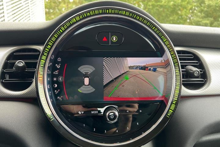 Rød Mini Cooper SE fra 2022