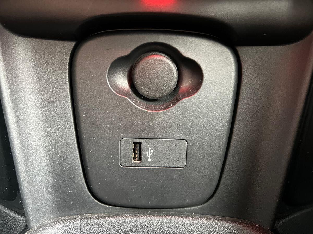 Rød Mini Cooper SE fra 2022