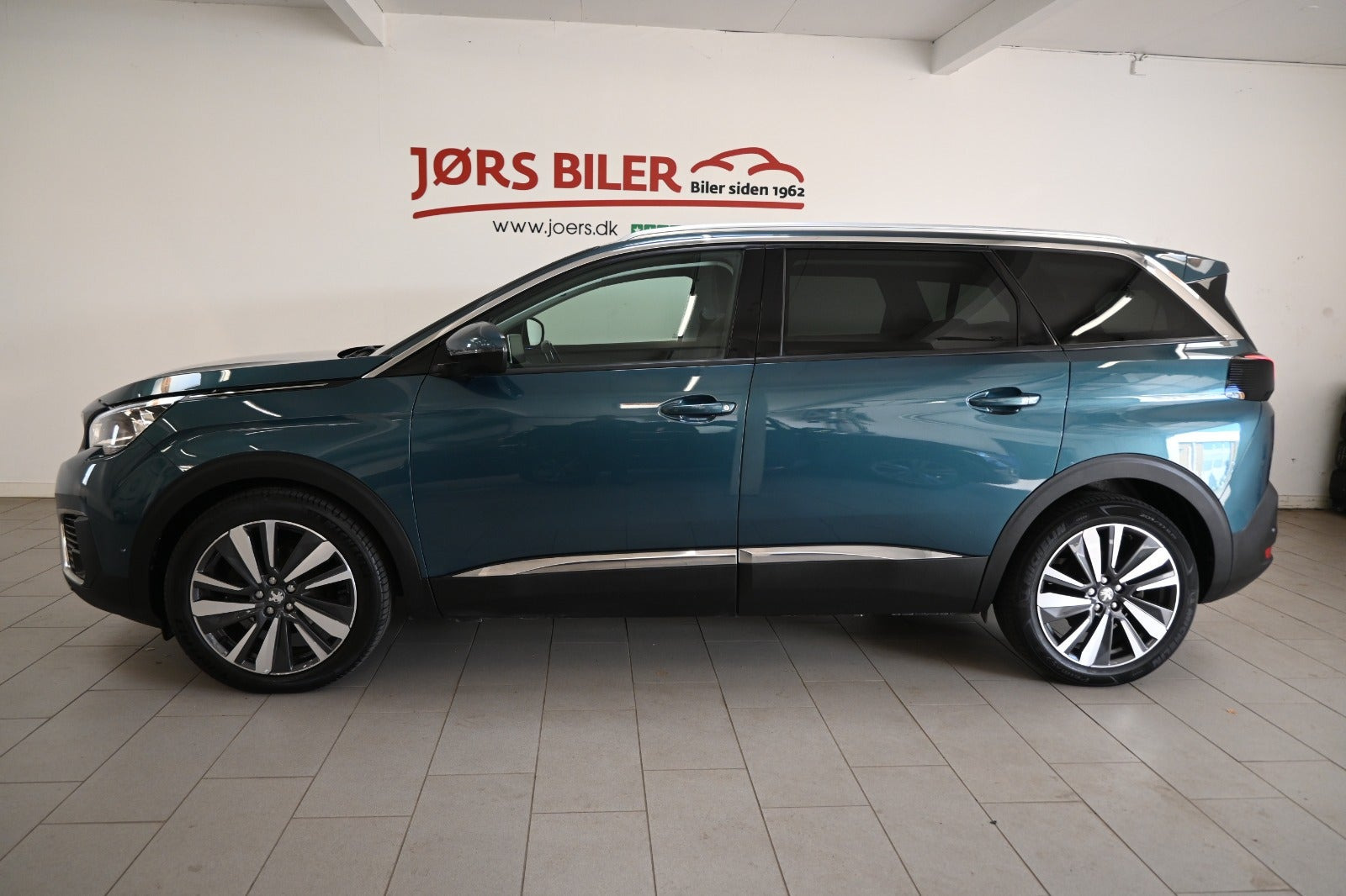 Grøn Peugeot 5008 fra 2020