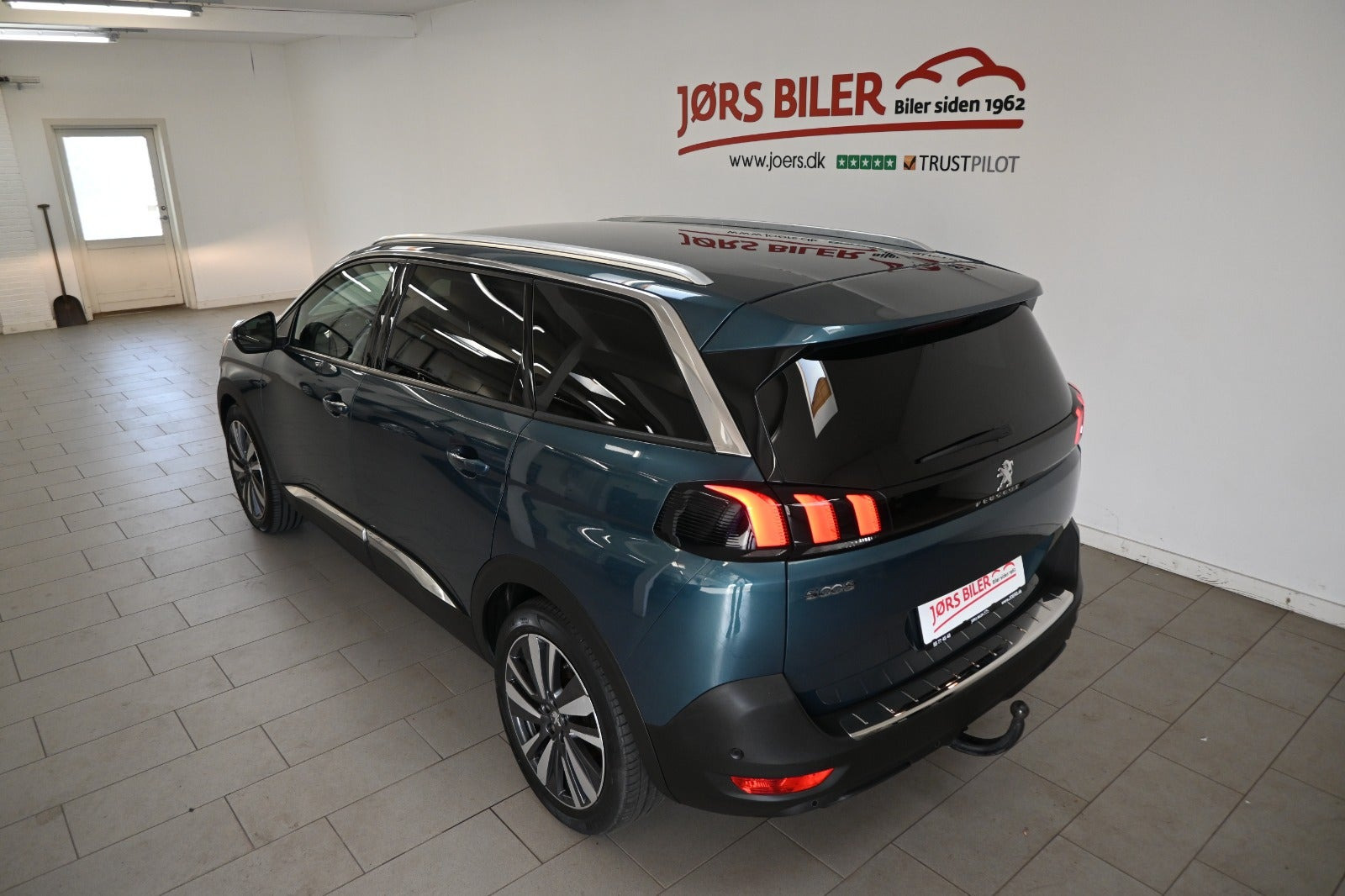 Grøn Peugeot 5008 fra 2020