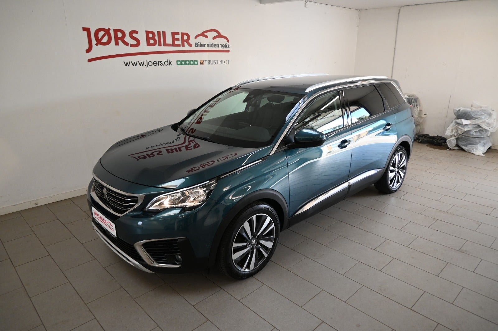 Grøn Peugeot 5008 fra 2020