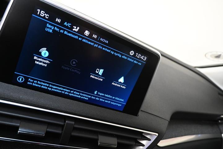 Grøn Peugeot 5008 fra 2020