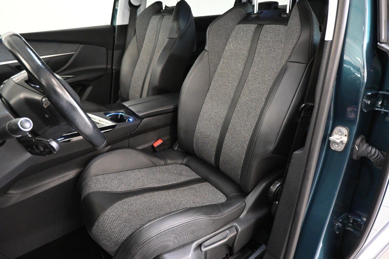 Grøn Peugeot 5008 fra 2020