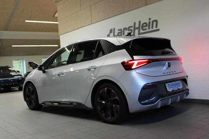 Sølv Cupra Born fra 2025