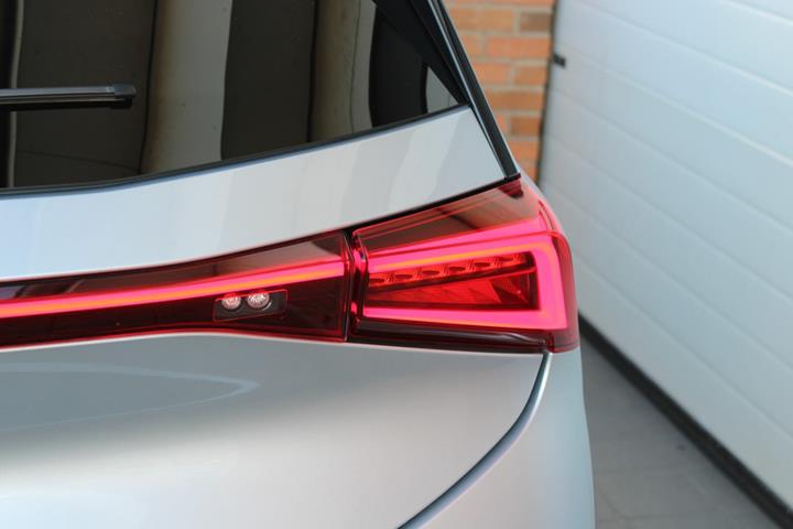 Sølv Cupra Born fra 2025