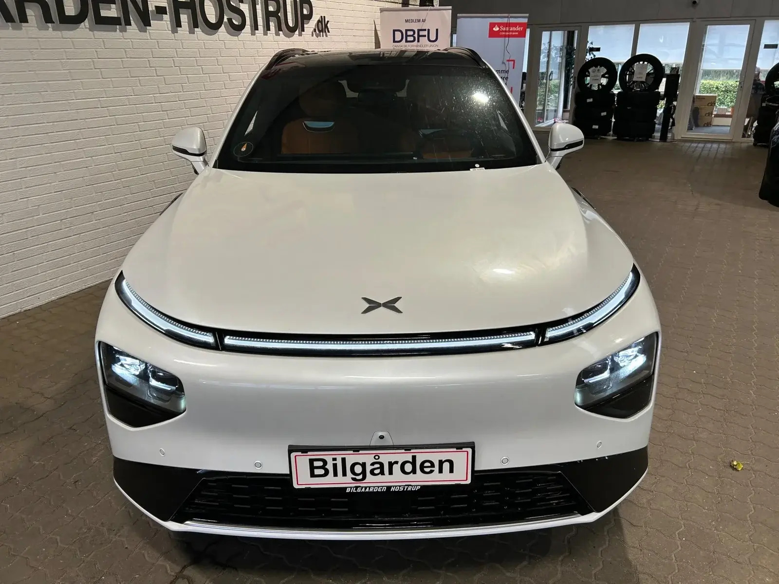 Hvid Xpeng G9 fra 2026
