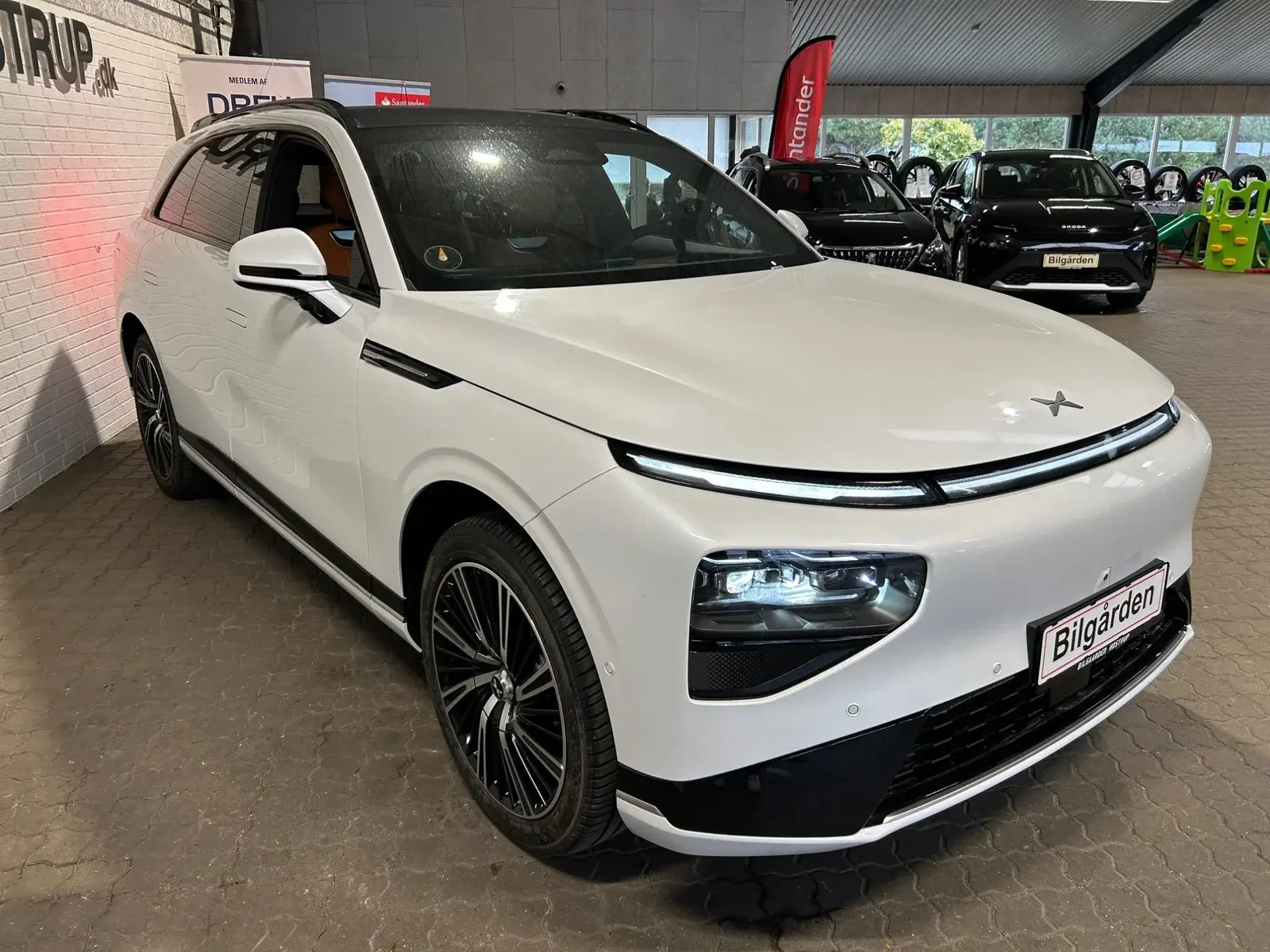 Hvid Xpeng G9 fra 2026
