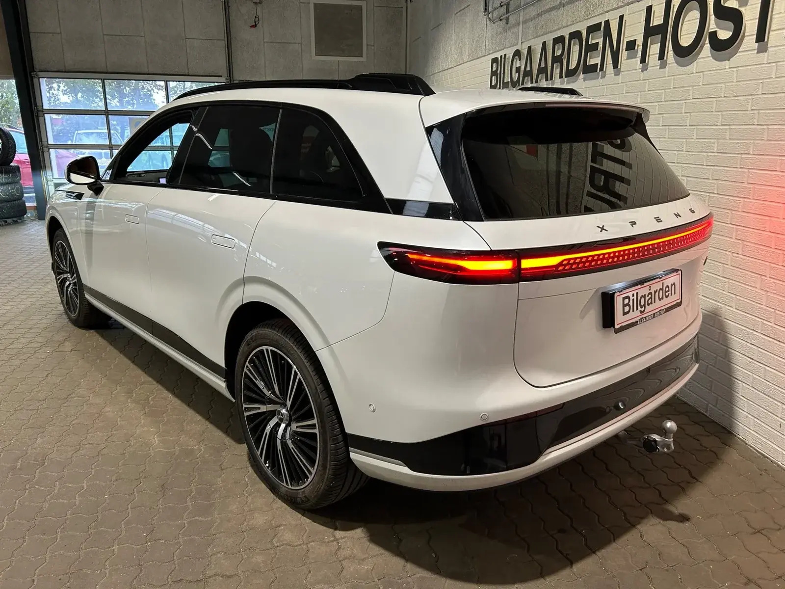 Hvid Xpeng G9 fra 2026