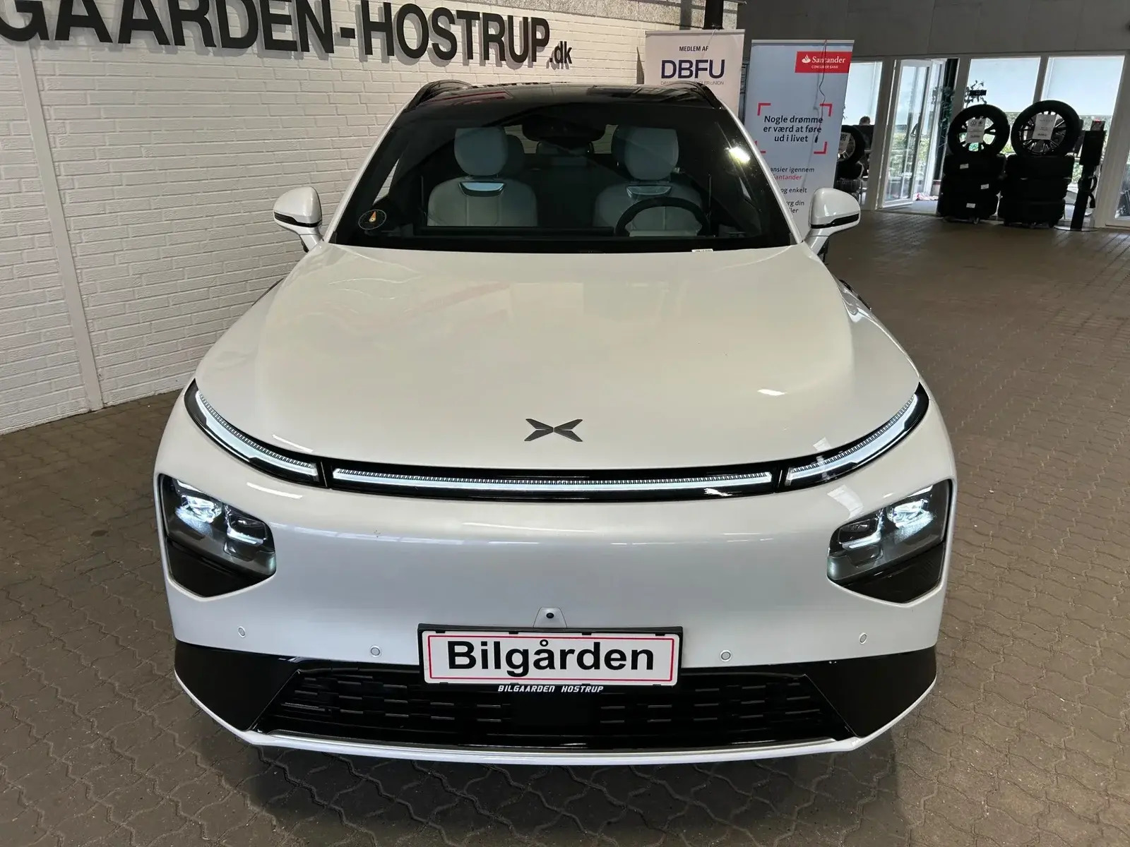 Hvid Xpeng G9 fra 2026