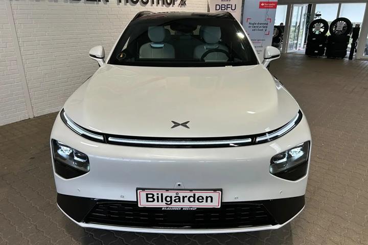 Hvid Xpeng G9 fra 2026
