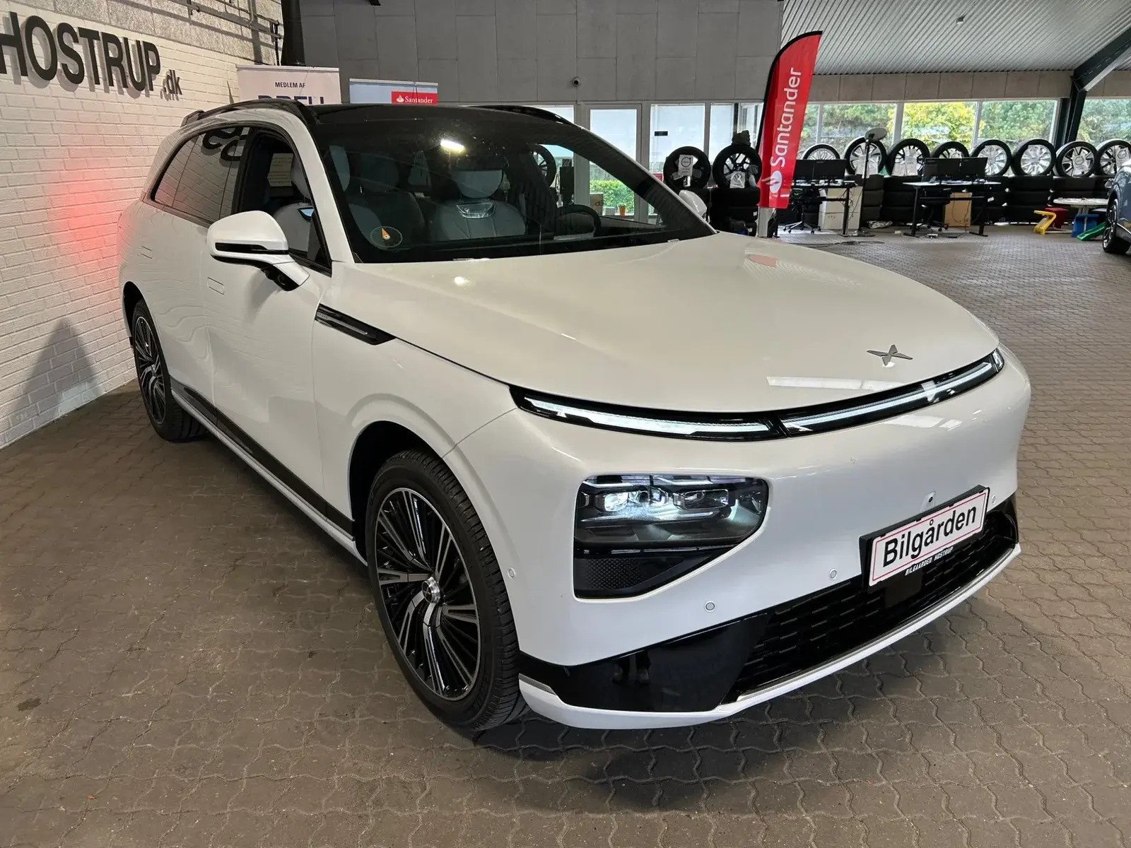 Hvid Xpeng G9 fra 2026
