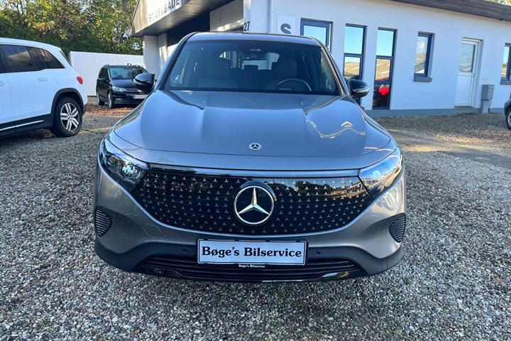 Grå Mercedes EQB250+ fra 2025
