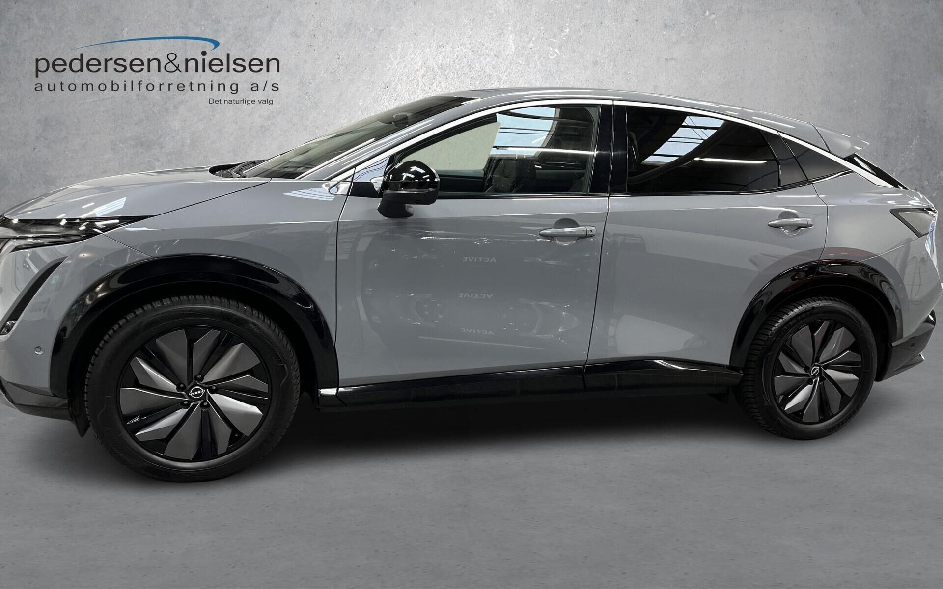 Grå Nissan Ariya fra 2025