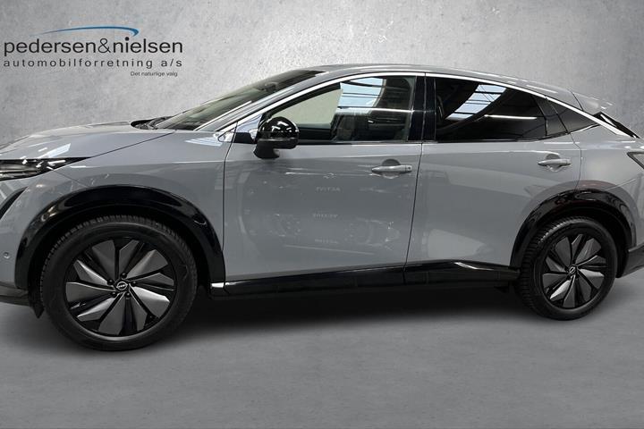 Grå Nissan Ariya fra 2025