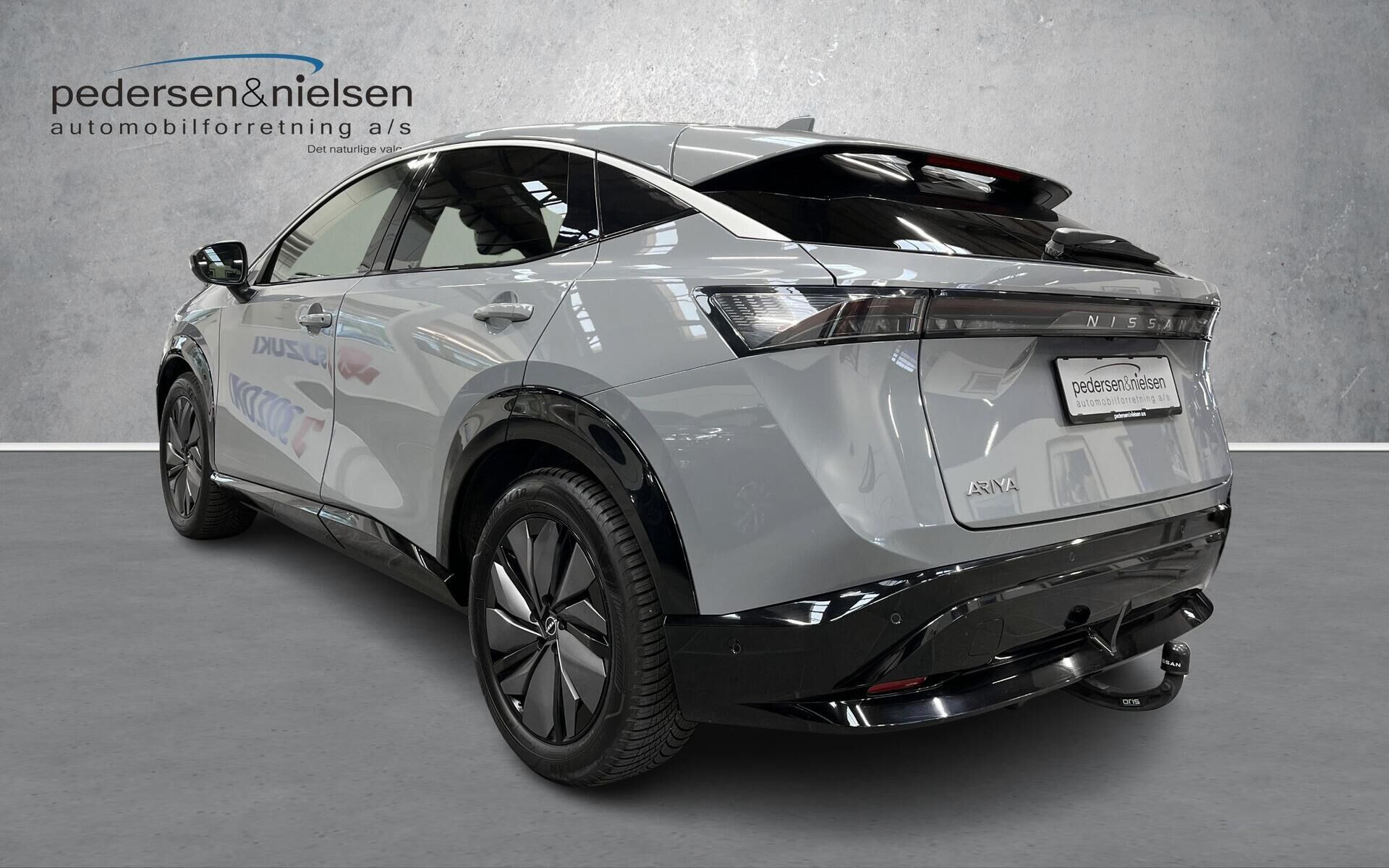 Grå Nissan Ariya fra 2025