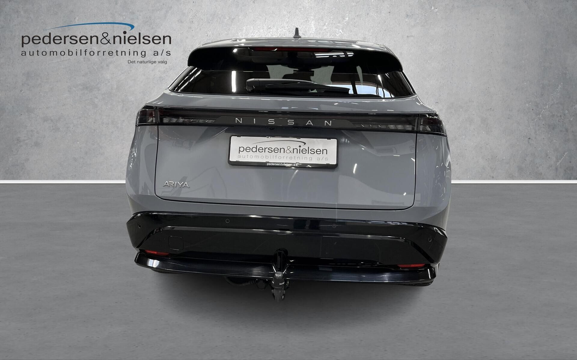 Grå Nissan Ariya fra 2025