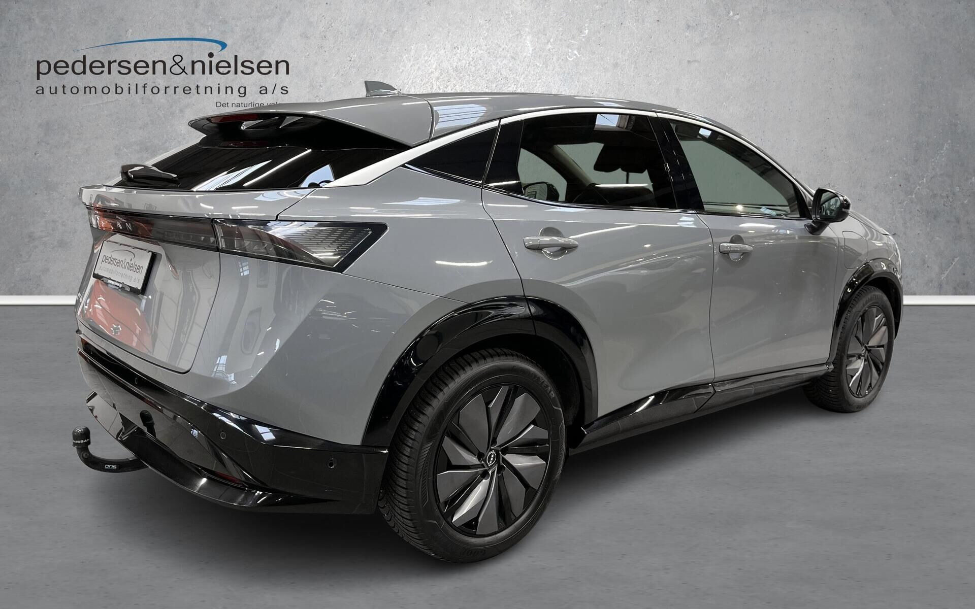 Grå Nissan Ariya fra 2025