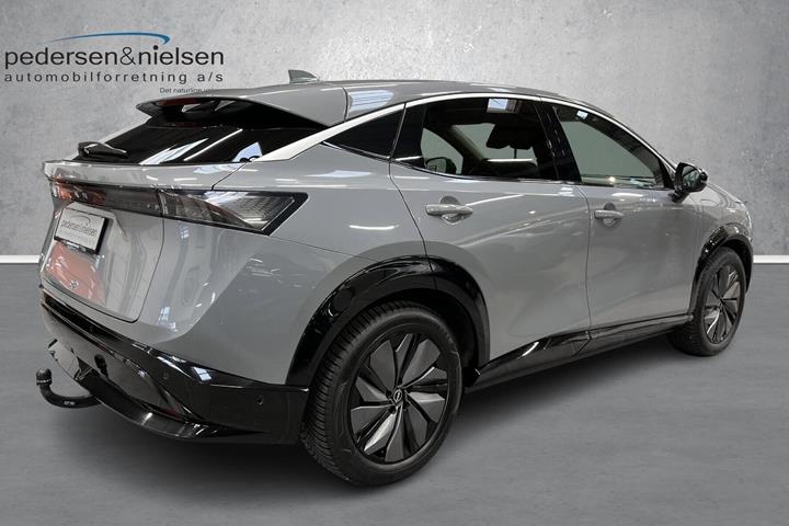 Grå Nissan Ariya fra 2025
