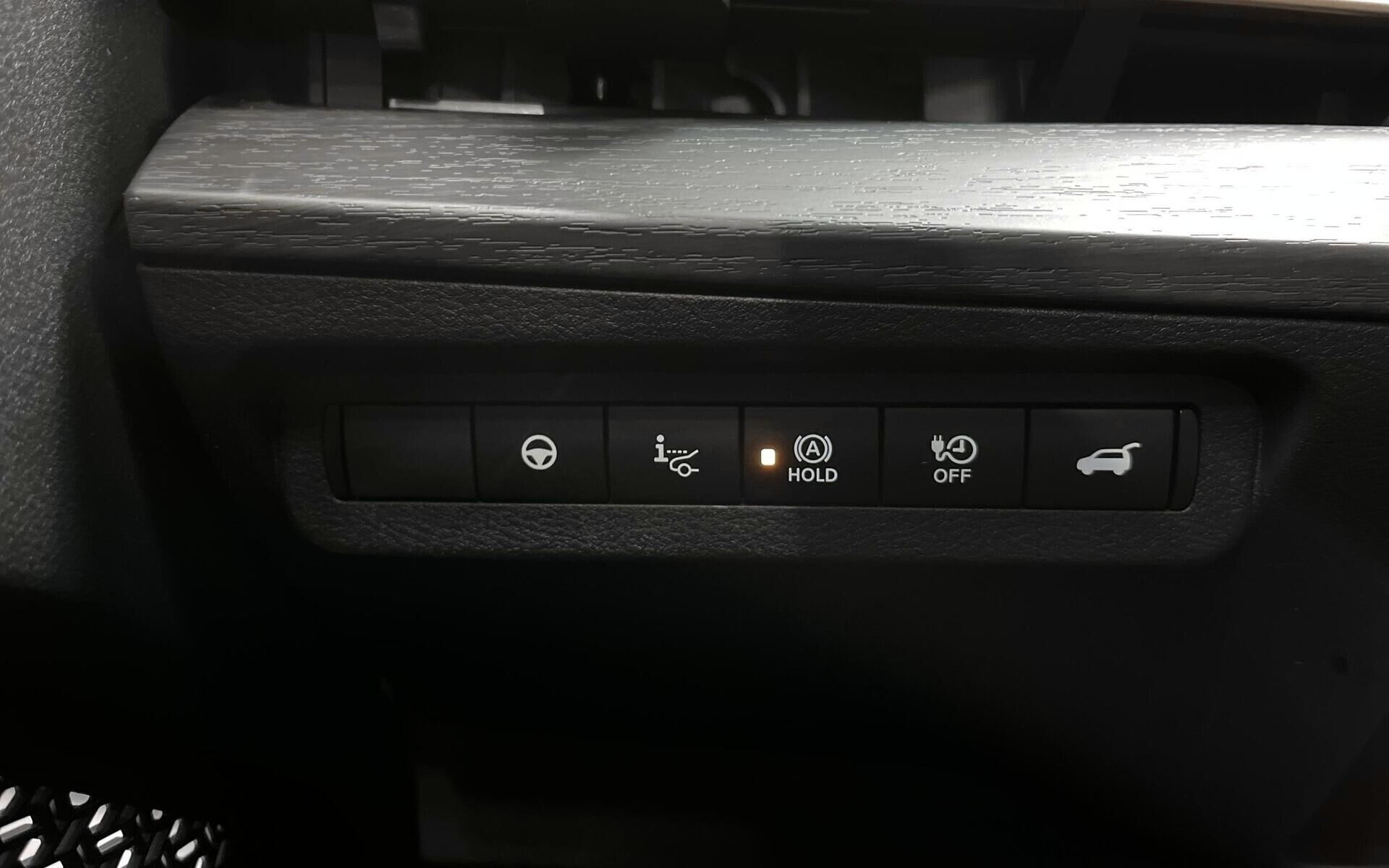 Grå Nissan Ariya fra 2025