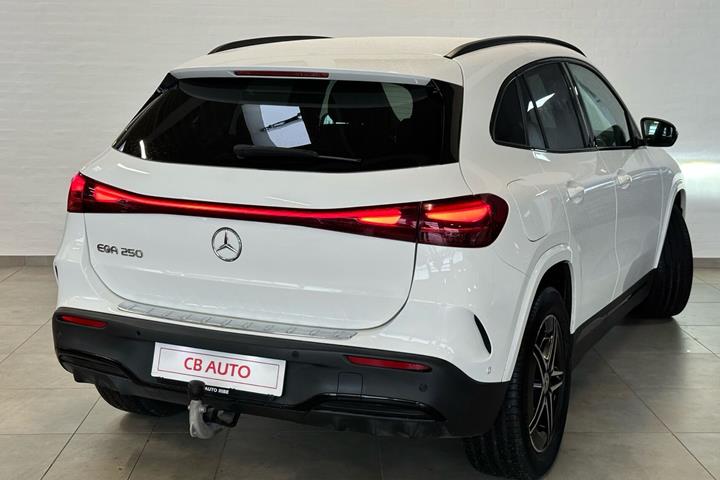 Hvid Mercedes EQA250 fra 2024
