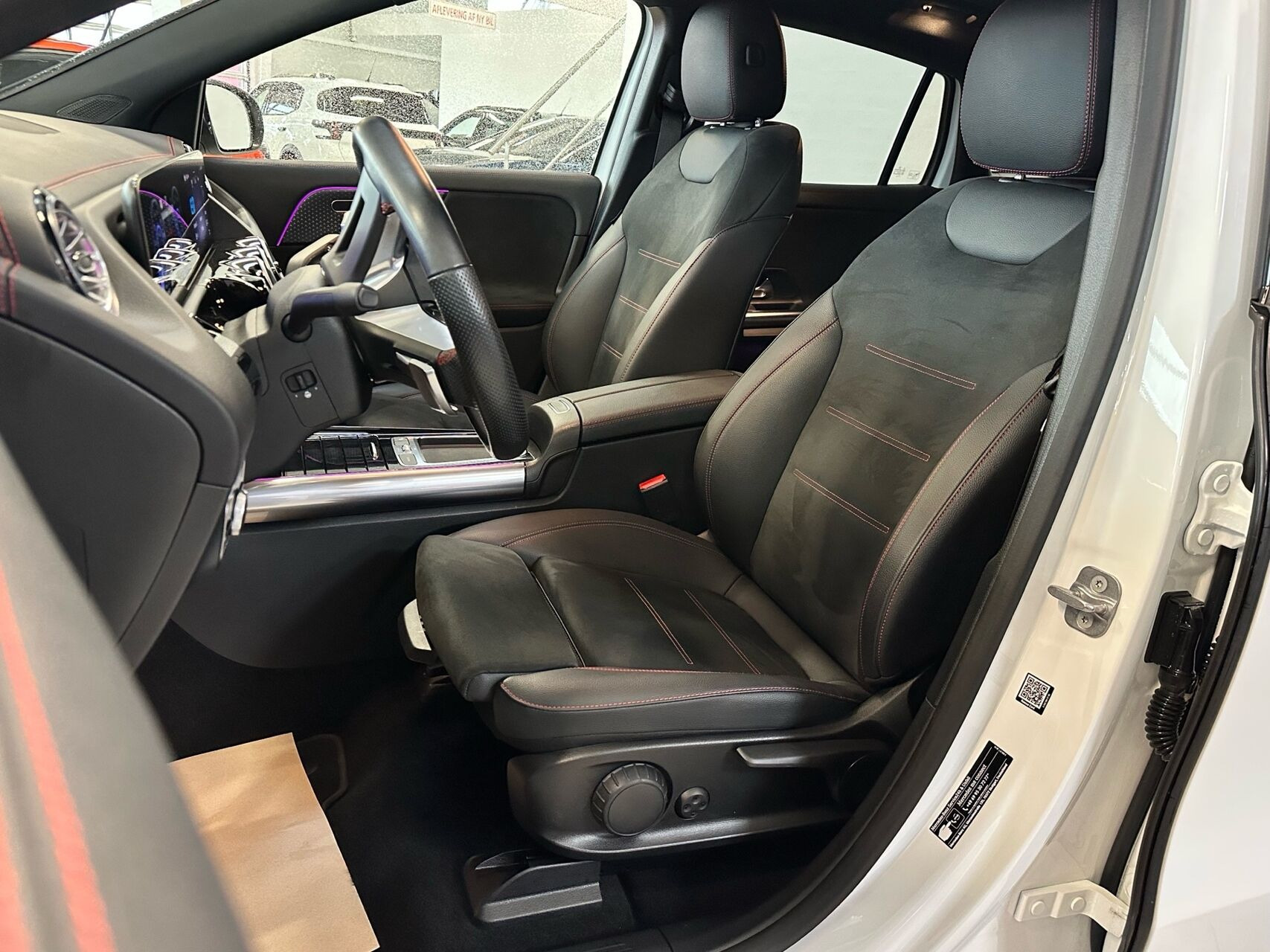Hvid Mercedes EQA250 fra 2024