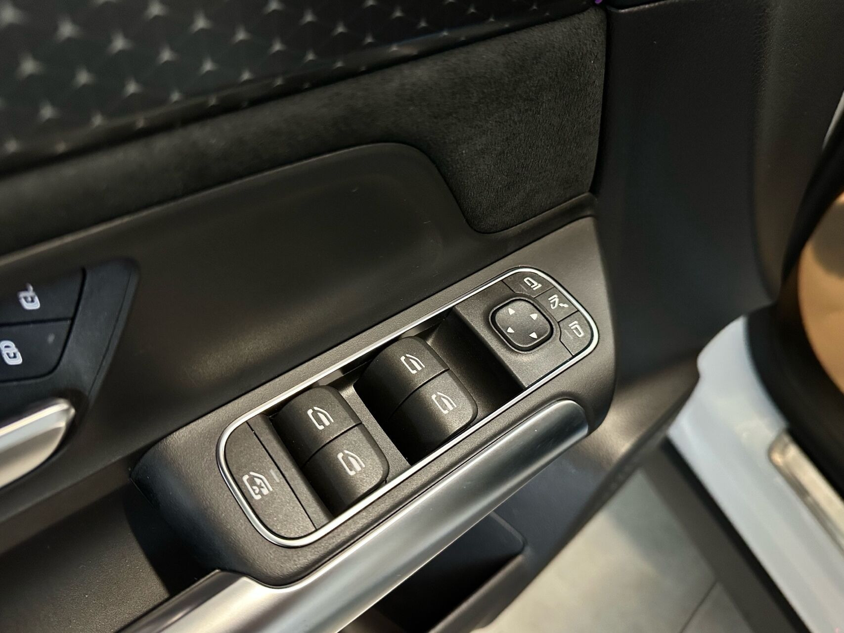 Hvid Mercedes EQA250 fra 2024