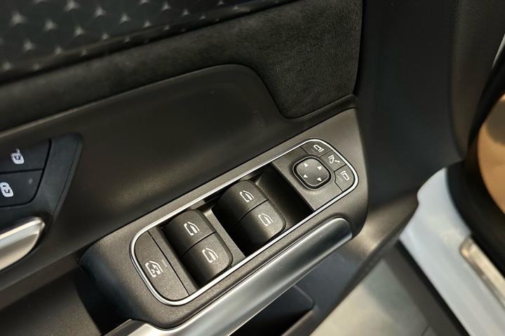 Hvid Mercedes EQA250 fra 2024