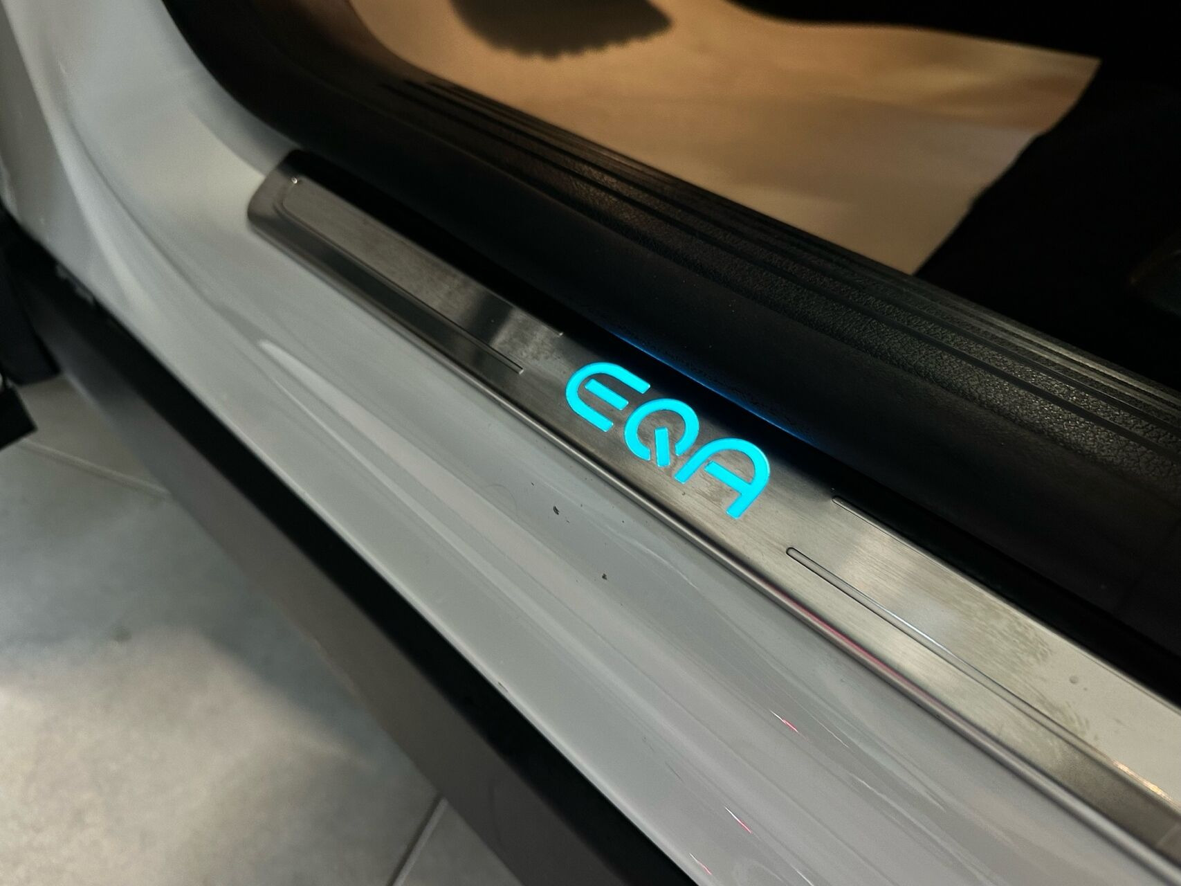 Hvid Mercedes EQA250 fra 2024