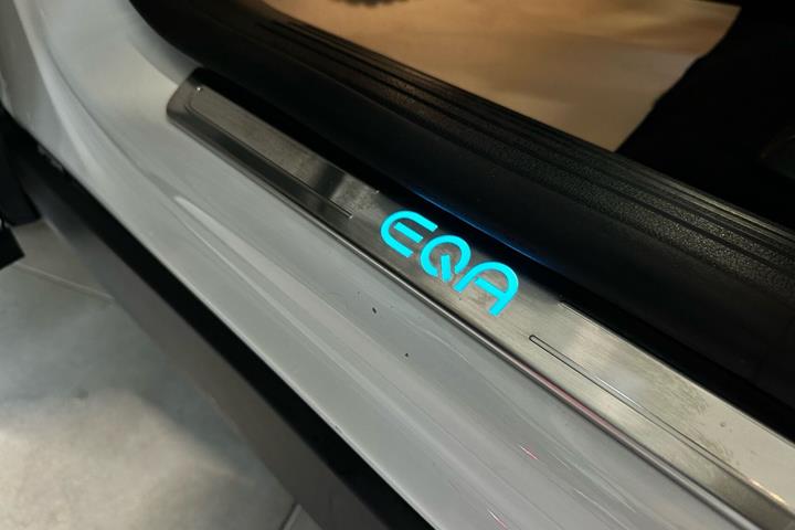 Hvid Mercedes EQA250 fra 2024