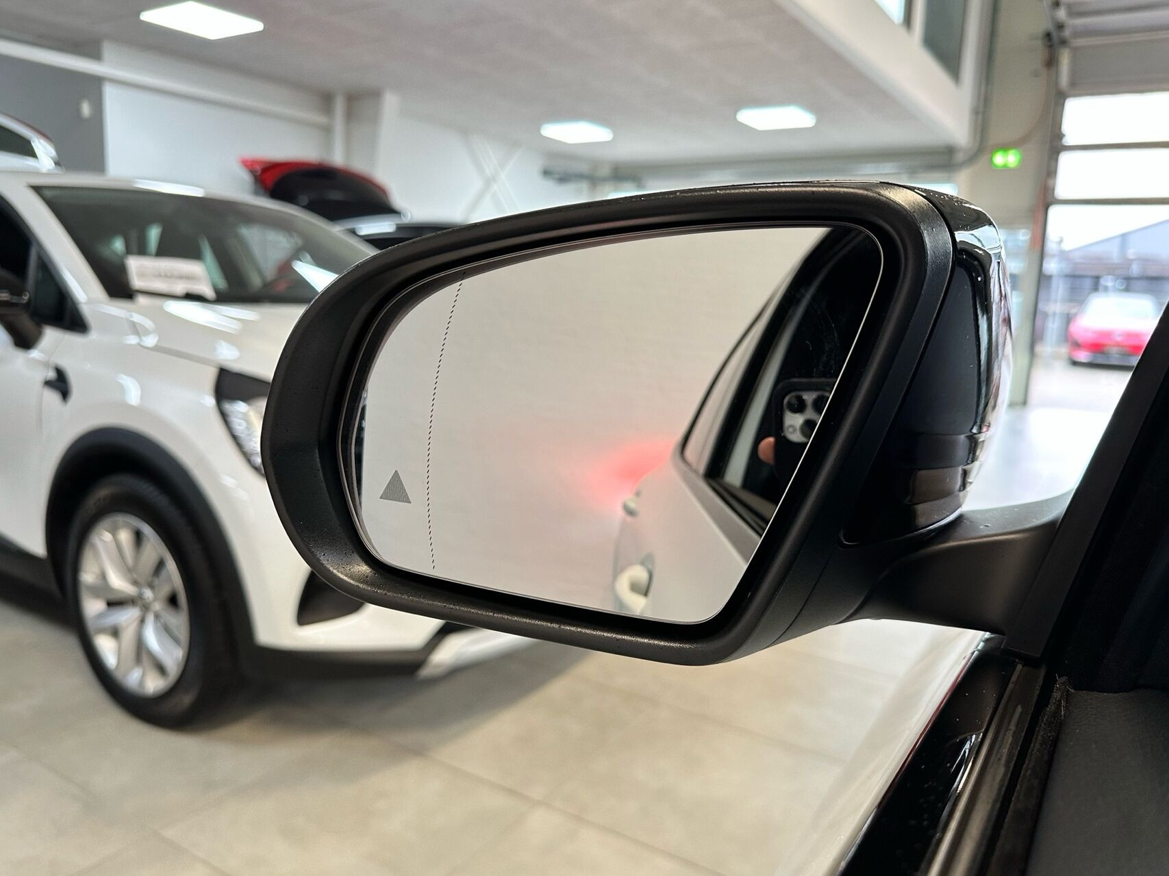 Hvid Mercedes EQA250 fra 2024