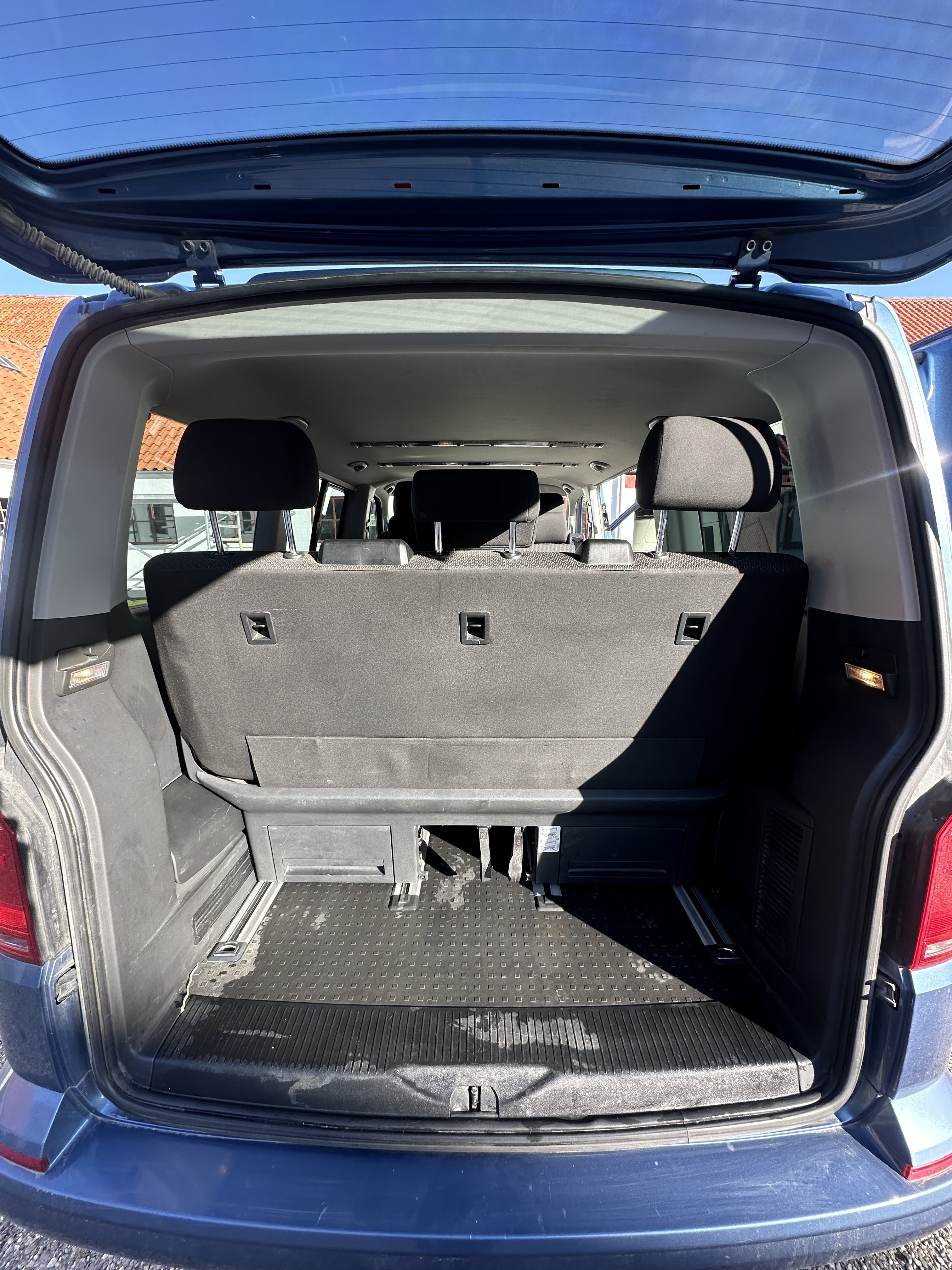 Blå VW Multivan fra 2017