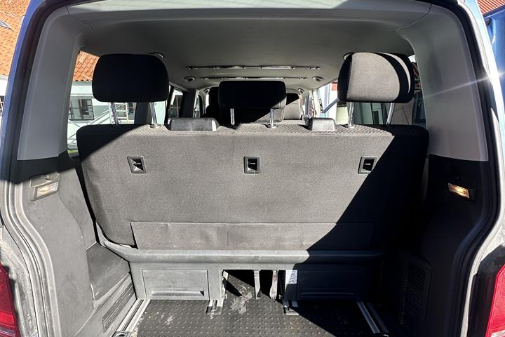 Blå VW Multivan fra 2017