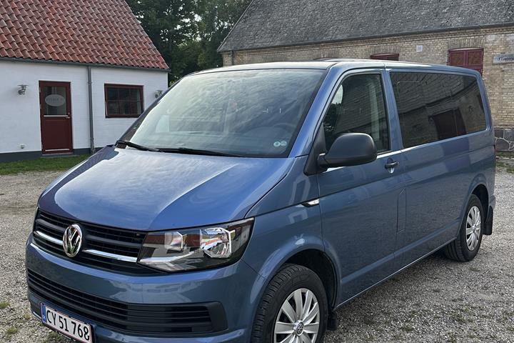 Blå VW Multivan fra 2017